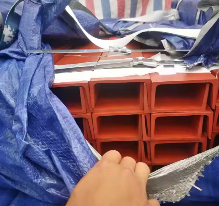 China Price Steel C Profile U Channel Bar Iron Strut Channel 25x50mm–150x75x6mm