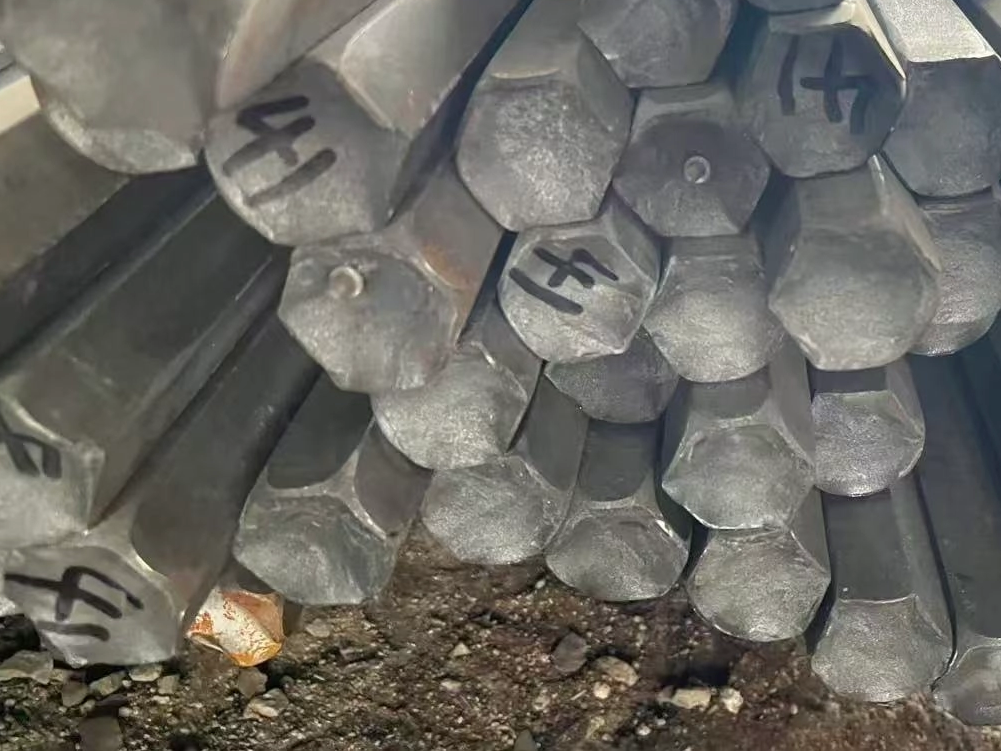 High-Quality Galvanized Steel Bar | Hot Dipped Zinc Coated Steel Rod Manufacturer